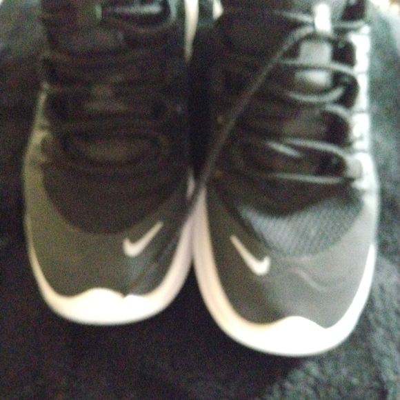 Women's Nike Air Max - Picture 2 of 5